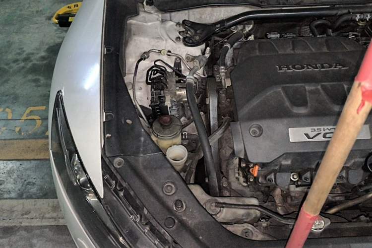 Used Honda Crosstour 2011 3.5L Prestige Edition Engine Bay Right