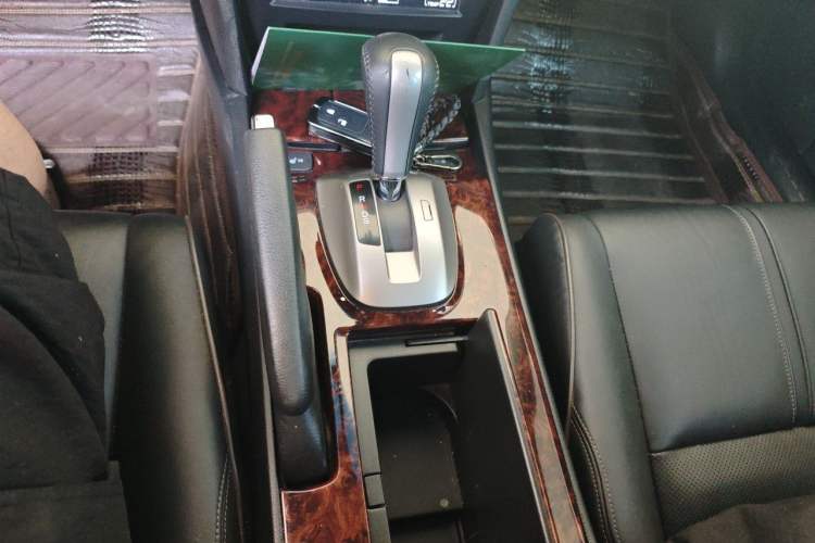 Used Honda Crosstour 2011 3.5L Prestige Edition Gear Lever