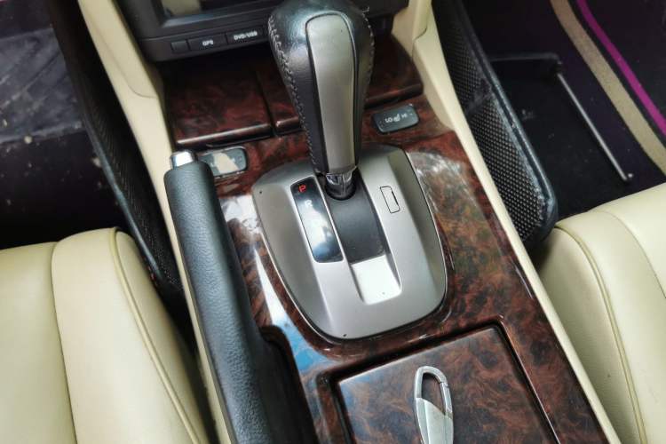Used Honda Crosstour 2011 3.5L Prestige Edition Gear Lever
