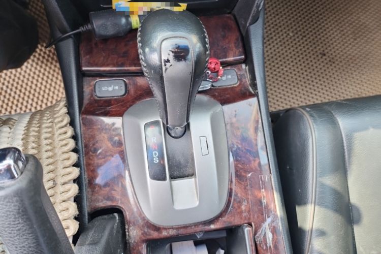 Used Honda Crosstour 2011 3.5L Prestige Edition Gear Lever