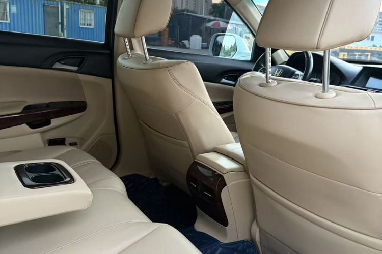 Used Honda Crosstour 2011 3.5L Prestige Edition Headliner