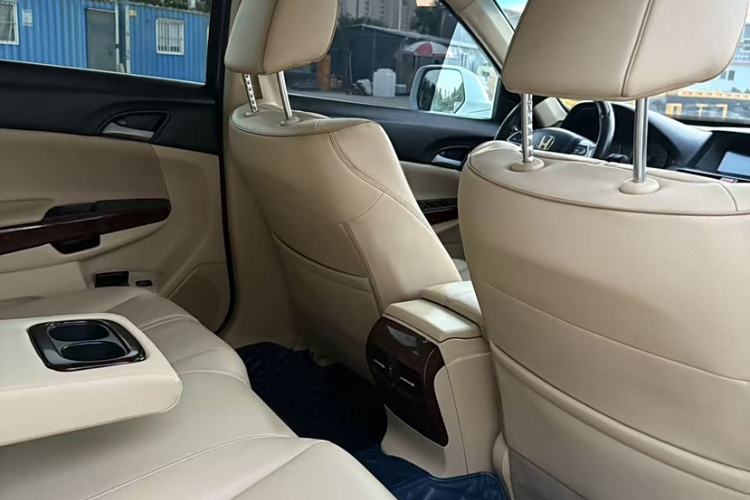 Used Honda Crosstour 2011 3.5L Prestige Edition Interior 3