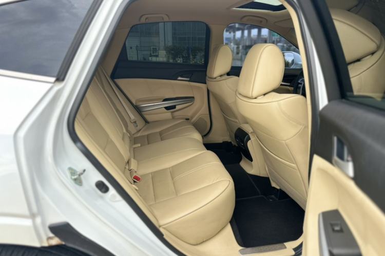 Used Honda Crosstour 2011 3.5L Prestige Edition Interior 3