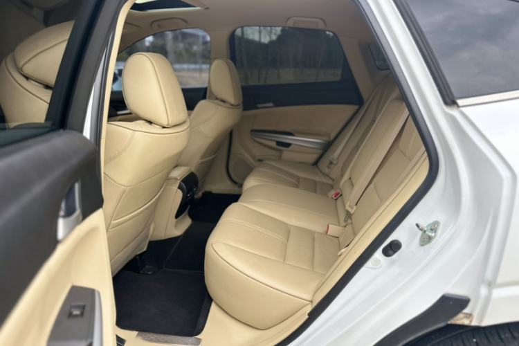 Used Honda Crosstour 2011 3.5L Prestige Edition Interior 4