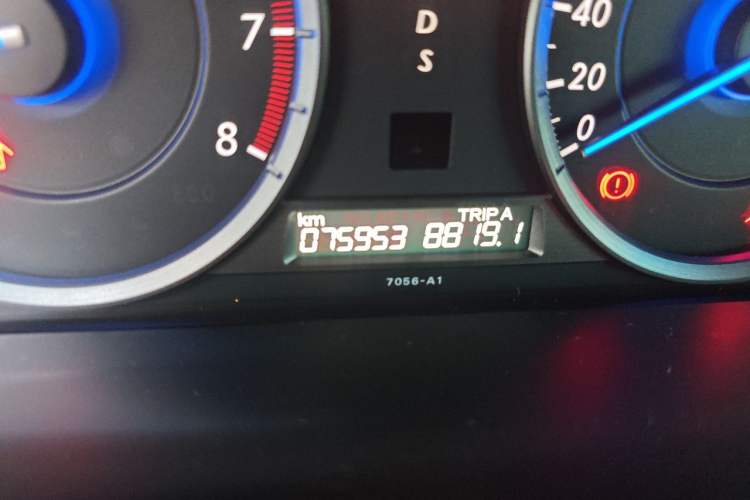 Used Honda Crosstour 2011 3.5L Prestige Edition Odometer Close Up