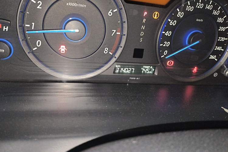Used Honda Crosstour 2011 3.5L Prestige Edition Odometer Close Up