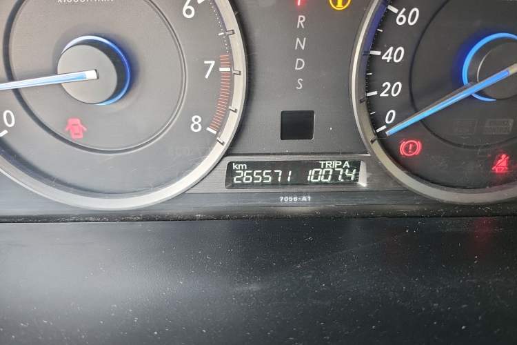 Used Honda Crosstour 2011 3.5L Prestige Edition Odometer Close Up