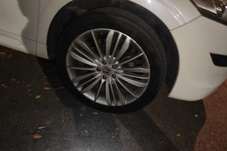 Used Honda Crosstour 2011 3.5L Prestige Edition Right Front Wheel Hub