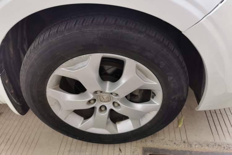 Used Honda Crosstour 2011 3.5L Prestige Edition Right Front Wheel Hub