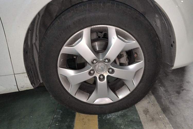 Used Honda Crosstour 2011 3.5L Prestige Edition Right Front Wheel Hub