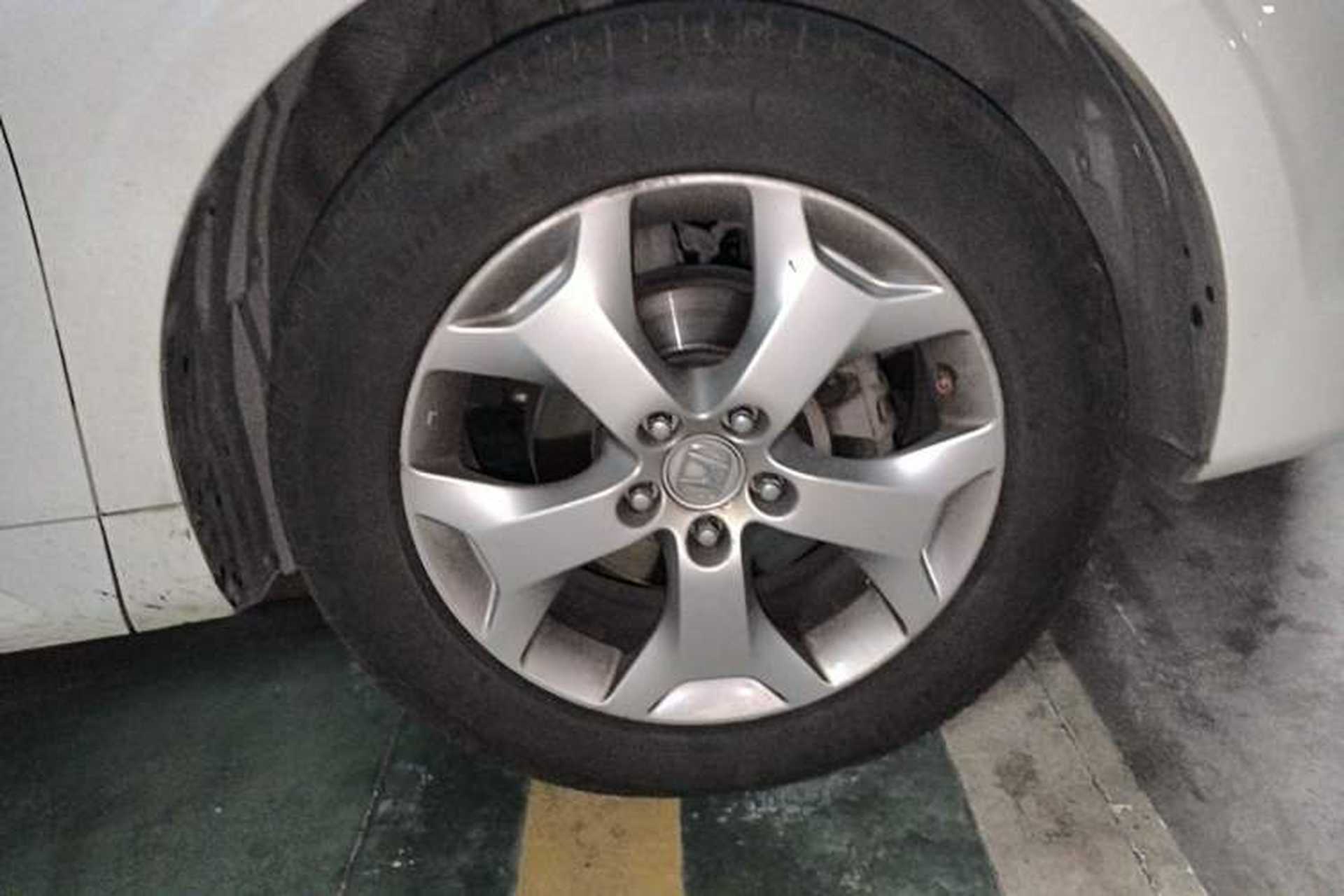 Used Honda Crosstour 2011 3.5L Prestige Edition Right Front Wheel Hub