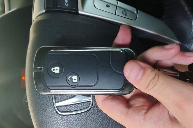 Used Honda Crosstour 2011 3.5L Prestige Edition Vehicle Key