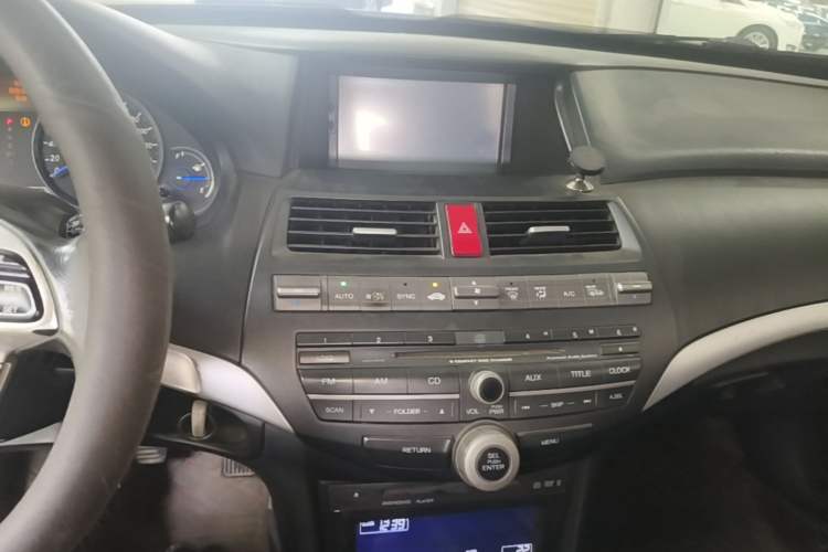 Used Honda Crosstour 2012 2.4L Luxury Edition Audio And AC Panel
