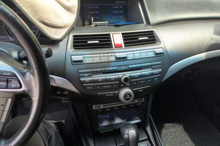 Used Honda Crosstour 2012 2.4L Luxury Edition Audio And AC Panel