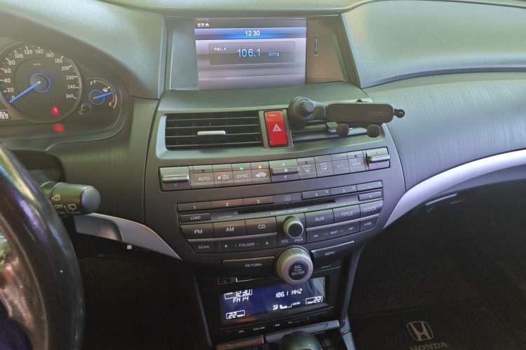 Used Honda Crosstour 2012 2.4L Luxury Edition Audio And AC Panel
