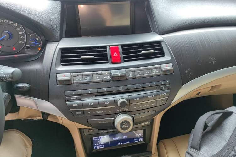 Used Honda Crosstour 2012 2.4L Luxury Edition Audio And AC Panel