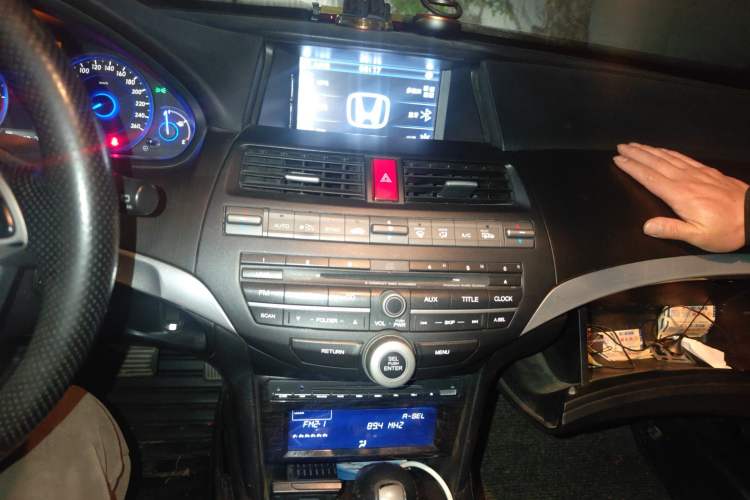 Used Honda Crosstour 2012 2.4L Luxury Edition Audio And AC Panel