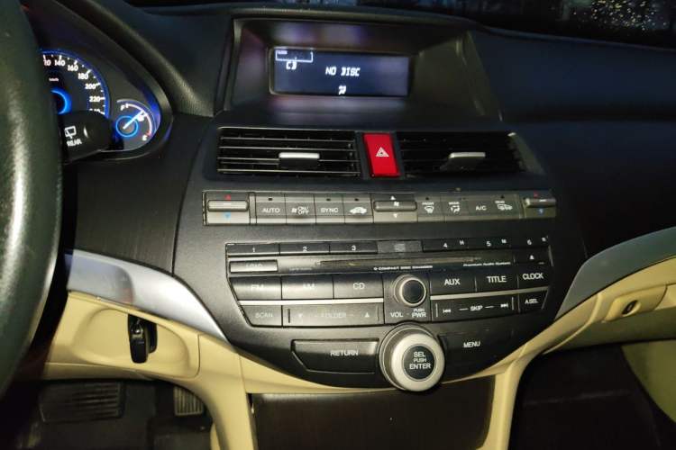 Used Honda Crosstour 2012 2.4L Luxury Edition Audio And AC Panel