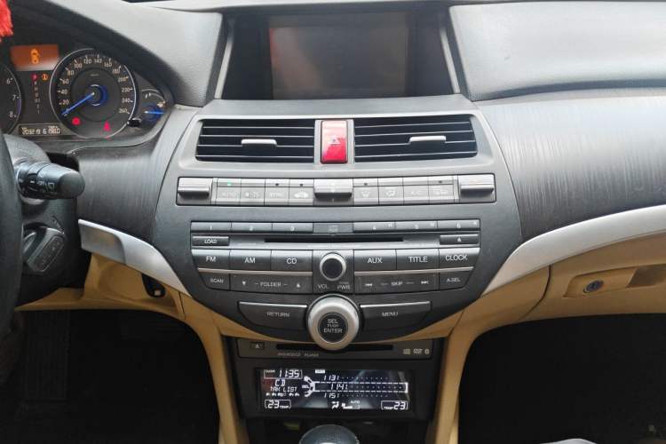 Used Honda Crosstour 2012 2.4L Luxury Edition Audio And AC Panel