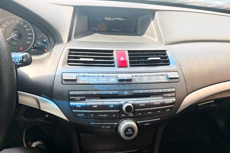 Used Honda Crosstour 2012 2.4L Luxury Edition Audio And AC Panel