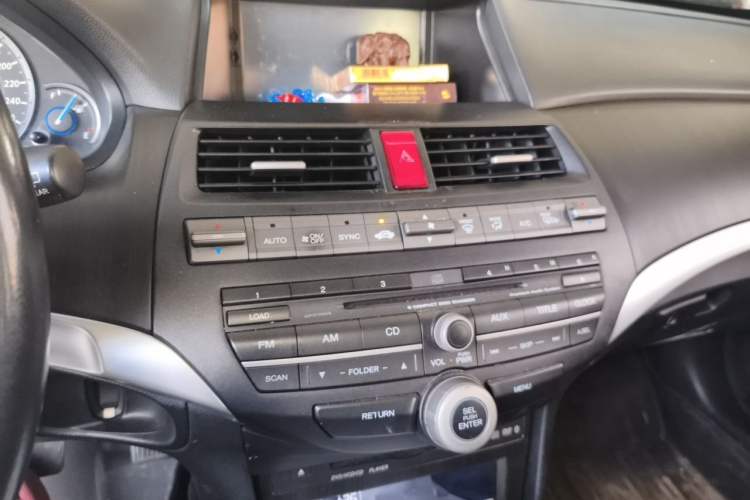 Used Honda Crosstour 2012 2.4L Luxury Edition Audio And AC Panel