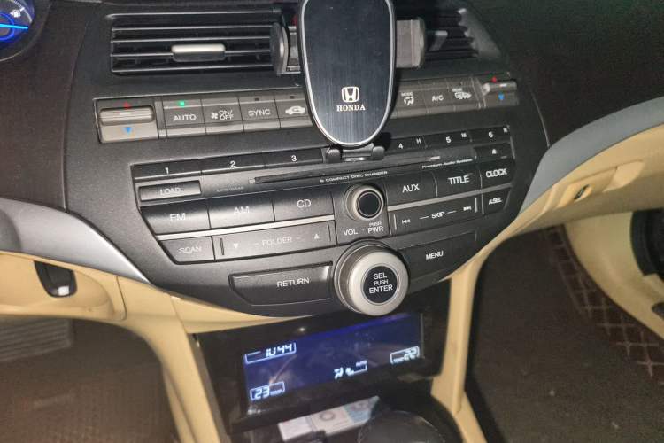 Used Honda Crosstour 2012 2.4L Luxury Edition Audio And AC Panel