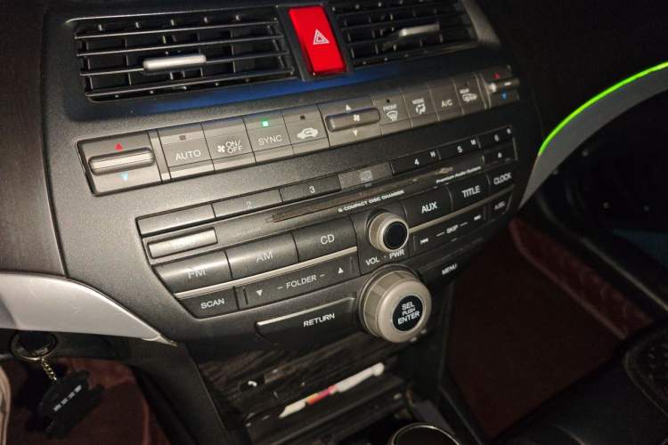 Used Honda Crosstour 2012 2.4L Luxury Edition Audio And AC Panel