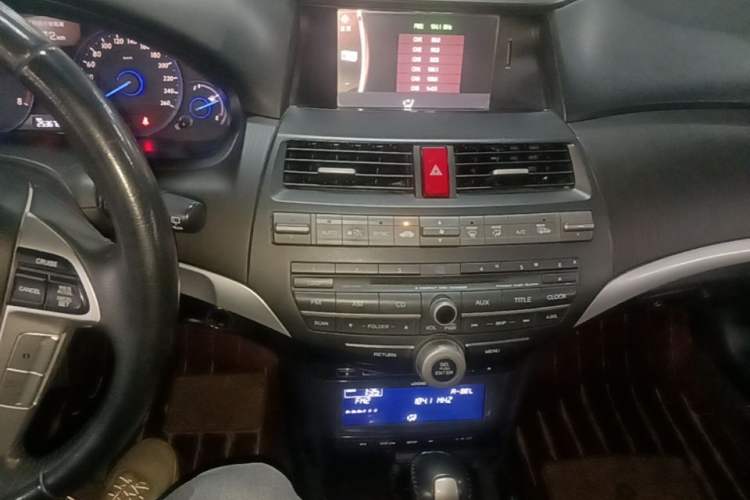 Used Honda Crosstour 2012 2.4L Luxury Edition Audio And AC Panel