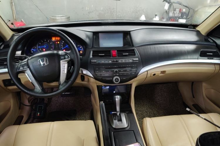 Used Honda Crosstour 2012 2.4L Luxury Edition Center Console