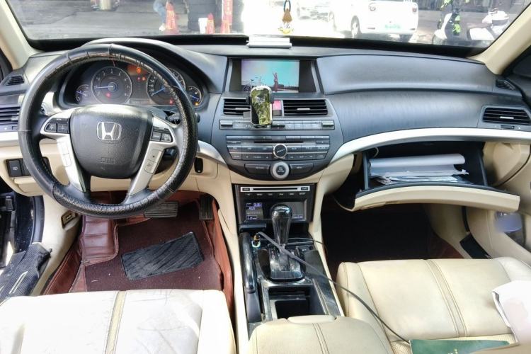 Used Honda Crosstour 2012 2.4L Luxury Edition Center Console