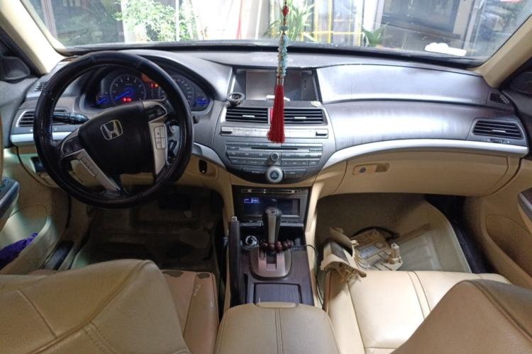 Used Honda Crosstour 2012 2.4L Luxury Edition Center Console