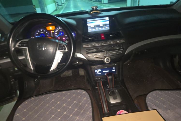 Used Honda Crosstour 2012 2.4L Luxury Edition Center Console