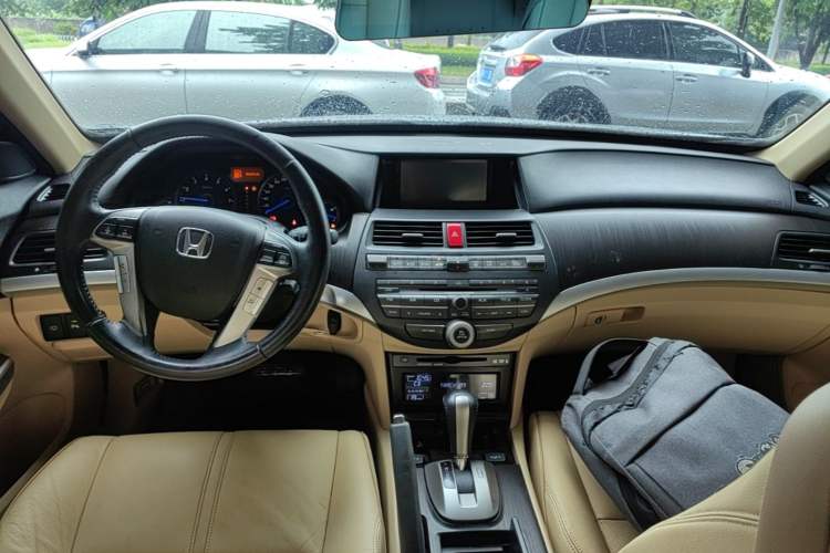 Used Honda Crosstour 2012 2.4L Luxury Edition Center Console