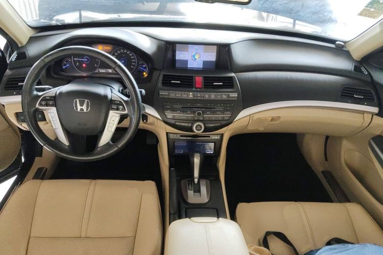 Used Honda Crosstour 2012 2.4L Luxury Edition Center Console