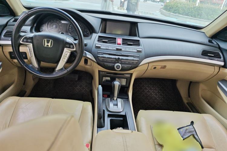 Used Honda Crosstour 2012 2.4L Luxury Edition Center Console