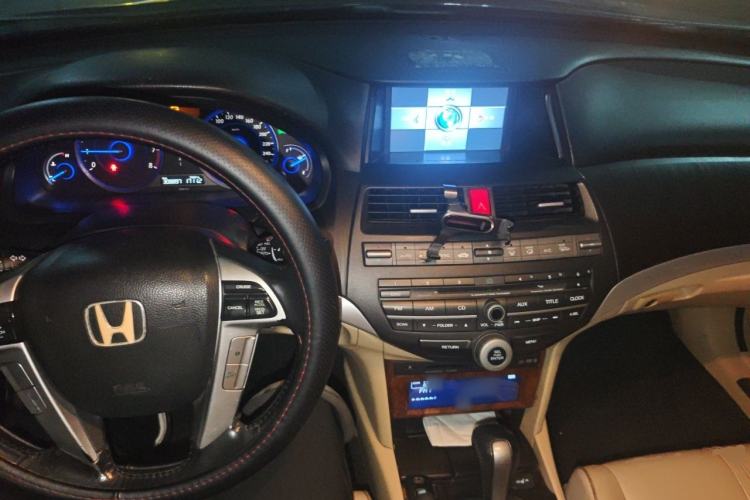 Used Honda Crosstour 2012 2.4L Luxury Edition Center Console