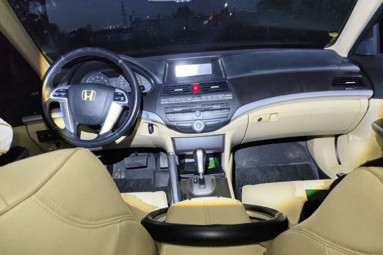 Used Honda Crosstour 2012 2.4L Luxury Edition Center Console