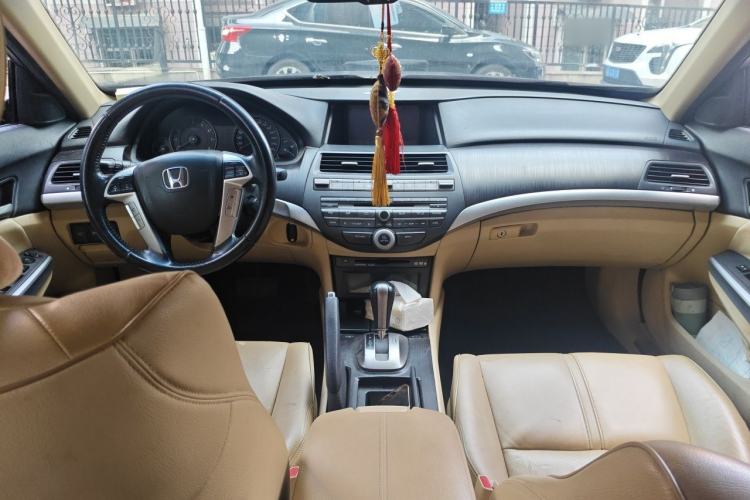 Used Honda Crosstour 2012 2.4L Luxury Edition Center Console