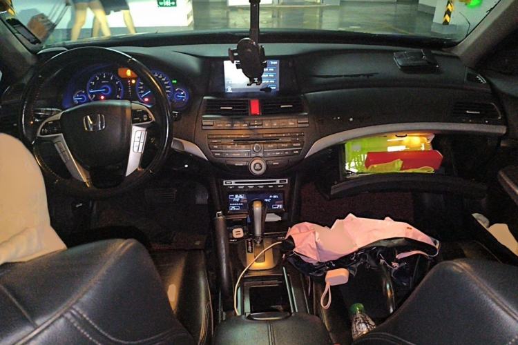 Used Honda Crosstour 2012 2.4L Luxury Edition Center Console