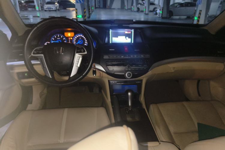 Used Honda Crosstour 2012 2.4L Luxury Edition Center Console