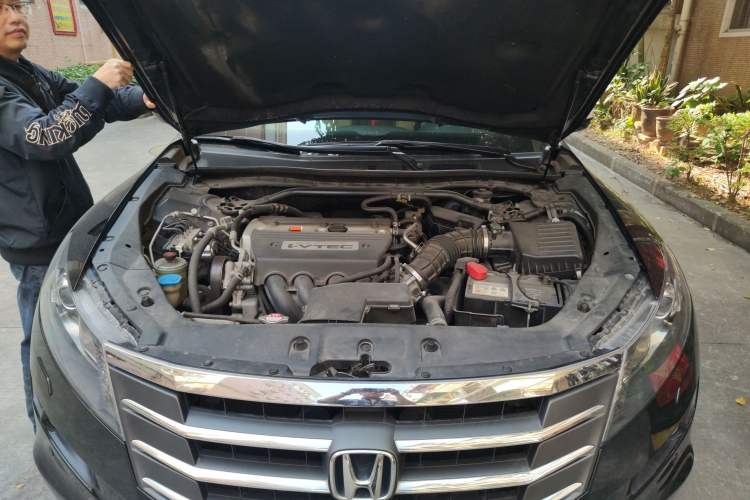 Used Honda Crosstour 2012 2.4L Luxury Edition Engine Bay