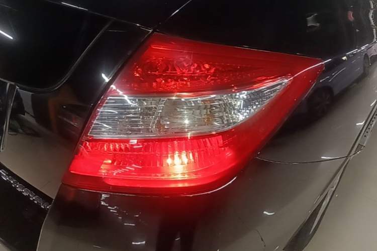 Used Honda Crosstour 2012 2.4L Luxury Edition Exterior 3