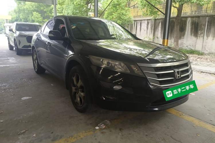 Used Honda Crosstour 2012 2.4L Luxury Edition Front Right 45 Deg