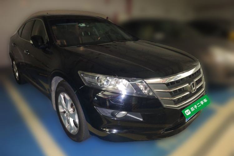 Used Honda Crosstour 2012 2.4L Luxury Edition Front Right 45 Deg