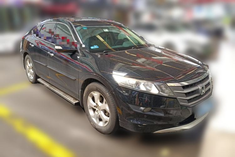 Used Honda Crosstour 2012 2.4L Luxury Edition Front Right 45 Deg
