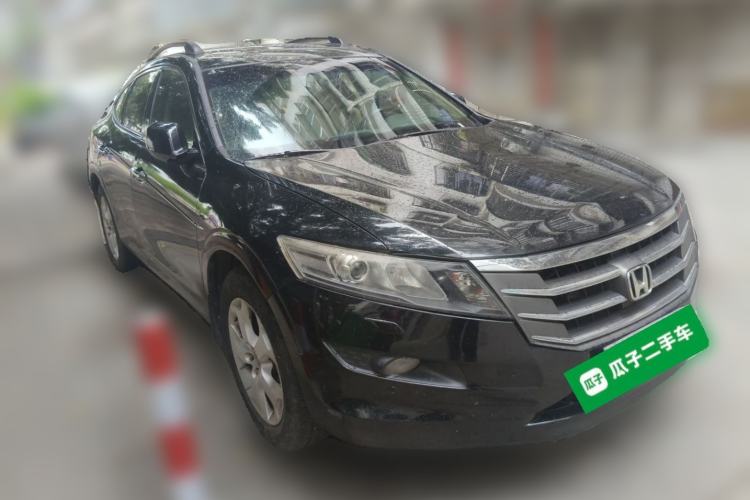 Used Honda Crosstour 2012 2.4L Luxury Edition Front Right 45 Deg