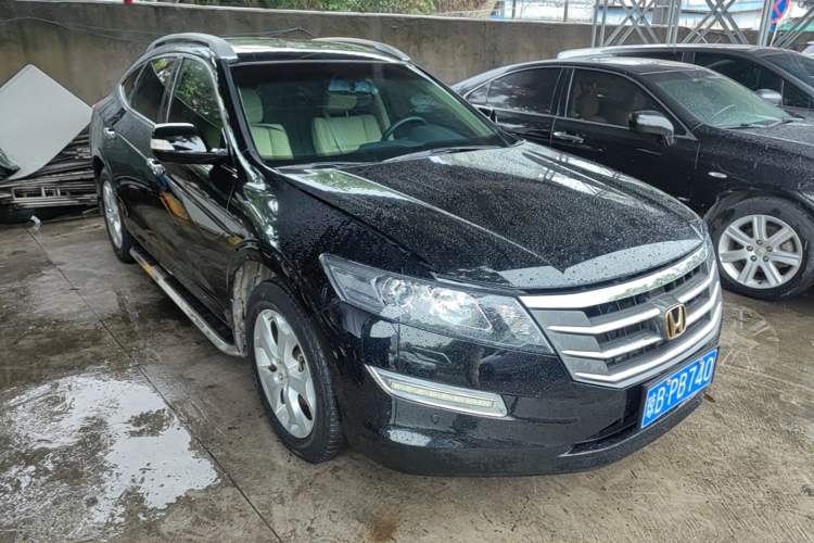 Used Honda Crosstour 2012 2.4L Luxury Edition Front Right 45 Deg