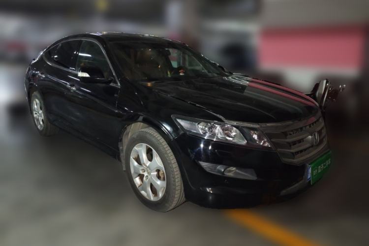 Used Honda Crosstour 2012 2.4L Luxury Edition Front Right 45 Deg