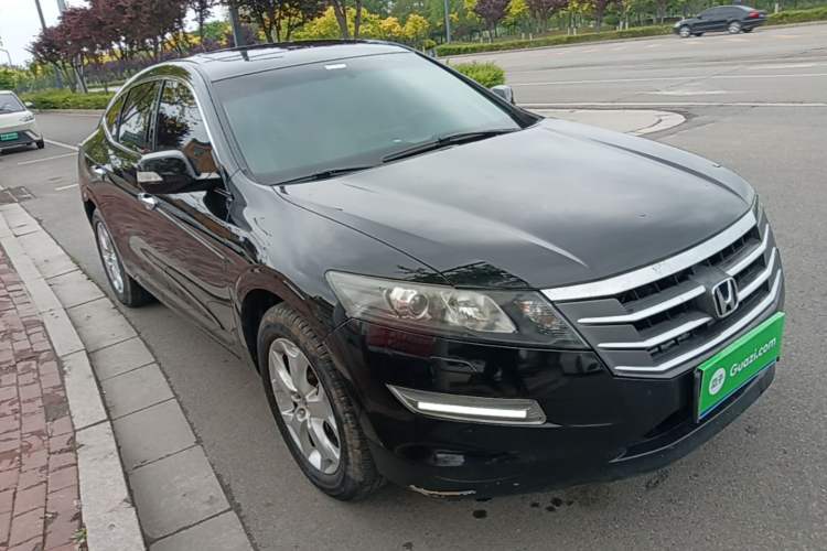 Used Honda Crosstour 2012 2.4L Luxury Edition Front Right 45 Deg