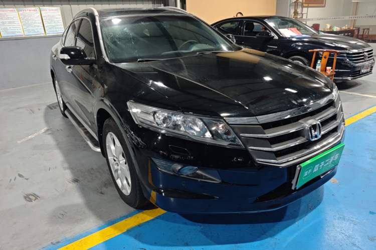 Used Honda Crosstour 2012 2.4L Luxury Edition Front Right 45 Deg